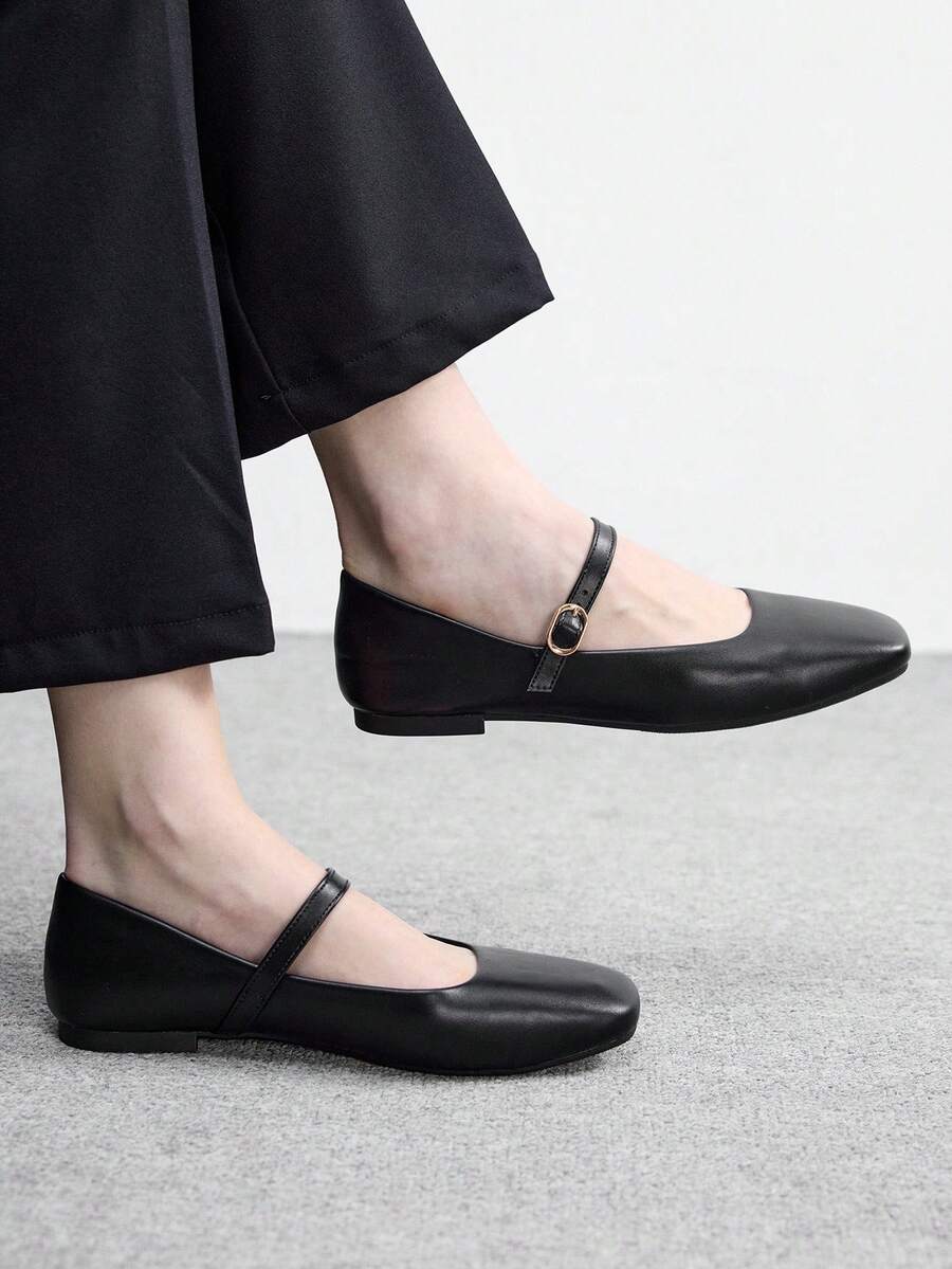 CUCCOO BIZCHIC 纯色时尚舒适休闲平底鞋，适合日常通勤 - 黑色 - 查看 1