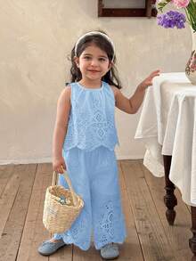 SHEIN LMoss Kids 女宝宝可爱夏季度假白色花卉刺绣宽松吊带背心和松紧腰裤套装 - 藍色 - 查看 1