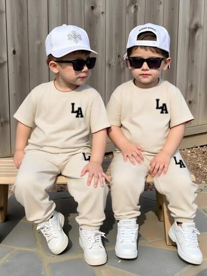 SHEIN 2pcs/Set Young Boys Casual Comfortable Versatile Printed Short Sleeve T-Shirt And Long Pants Set