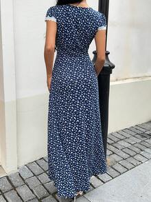 SHEIN PETITE Đầm maxi dáng chữ A cổ chữ V tay phồng eo thon màu xanh hải quân điểm xuyết ren trắng họa tiết hoa trà, thích hợp cho phái nữ nhỏ nhắn, mùa xuân/hè, đi biển, thanh lịch, ngọt ngào, dễ thương, lãng mạn, thường ngày, tối giản, đa năng. - Màu xanh hải quân - Xem 2