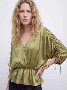Maija Blusa de mujer con cuello en V y fruncido, diseño de cintura en línea A, corte holgado sin mangas, adecuada para vacaciones en la playa, blusa de satén de color verde oliva con cuello en V para mujer, blusa de seda de color verde del ejército para el Día de San Patricio, Pascua y verano, blusa casual para mujeres para fiestas, vacaciones en la playa, graduación y salidas - Verde militar - Ver 5