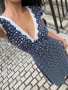 SHEIN PETITE Đầm maxi dáng chữ A cổ chữ V tay phồng eo thon màu xanh hải quân điểm xuyết ren trắng họa tiết hoa trà, thích hợp cho phái nữ nhỏ nhắn, mùa xuân/hè, đi biển, thanh lịch, ngọt ngào, dễ thương, lãng mạn, thường ngày, tối giản, đa năng. - Màu xanh hải quân - Xem 3