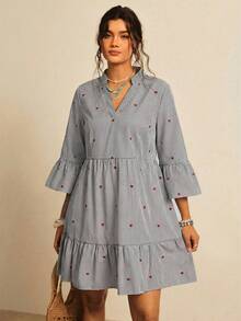 Freevana 加大码心形图案蓝白条纹V领中袖腰部收褶A字浪漫沙滩短裙，情人节 - 黑與白 - 查看 1