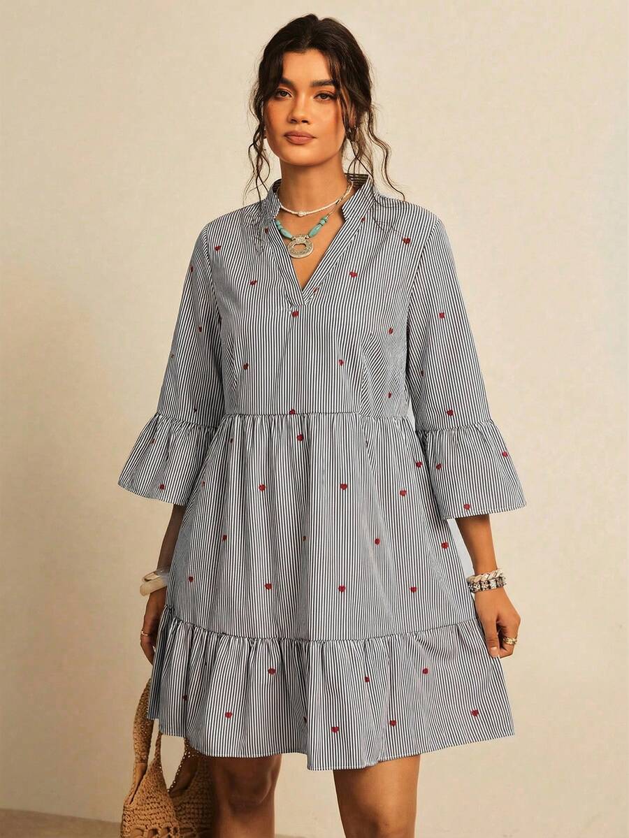 Freevana 加大码心形图案蓝白条纹V领中袖腰部收褶A字浪漫沙滩短裙，情人节 - 黑與白 - 查看 1