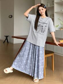 DAZY Bộ đồ ngủ mùa hè dành cho nữ, gồm áo thun in chữ và hoa, cùng quần ống rộng thoải mái. - Xám - Xem 4