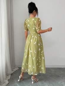 Modelyn 女士优雅刺绣叶子V领短花瓣袖中长连衣裙，春夏款 - 綠色 - 查看 2