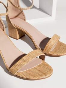 SHUZIA Sandalias de mujer con tira de tobillo, punta abierta, tacón bajo de bloque, minimalistas de rafia - Cómodas y esenciales - Beis - Ver 5