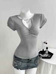 Elamini 女士灰色V领褶裥修身短袖T恤，休闲百搭 - 灰色 - 查看 4