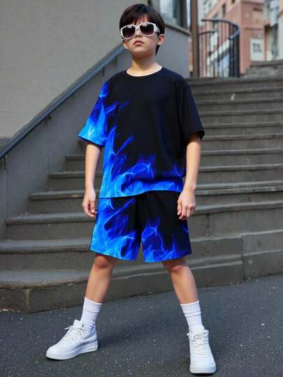 男童休闲火焰渐变印花圆领短袖短裤两件套，适合儿童穿着，幼儿男童服装，返校季，男童套装，适合生日派对、晚宴、演出、婚礼、洗礼、开幕式、日常穿着、上学、旅行、运动、春夏等场合。