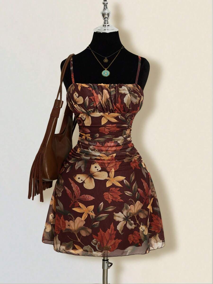 SHEIN ICON 女士复古枫叶印花褶皱迷你连衣裙，适合夏季度假和开学季 - 棕色 - 查看 1