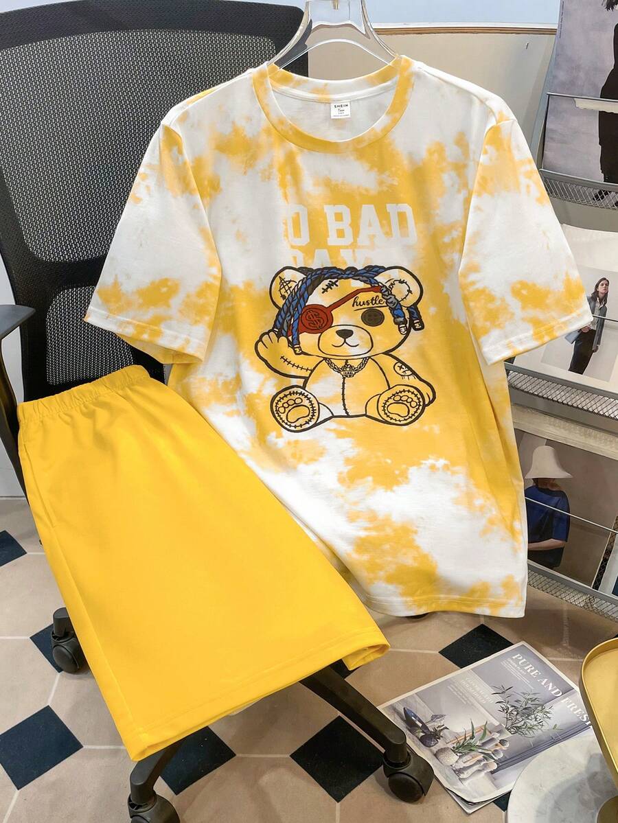 SHEIN 2件套青少年男童休闲熊印花圆领短袖T恤和短裤套装，适合春夏季节、日常穿着、运动、郊游、上学、聚会、节日、拍照等场合。