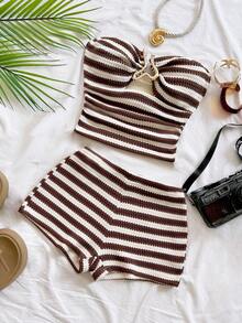 Soleia 女士度假活力黑白条纹纹理露脐抹胸上衣，金属扣装饰，搭配超短休闲裤两件套，适合约会、派对、休闲海滩度假。 - 棕色 - 查看 1
