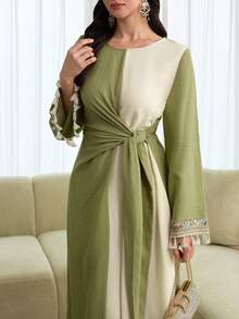 Yasmyna 女士春夏绿色拼接杏色长袖打结刺绣流苏下摆优雅休闲腰带A字阿拉伯连衣裙 - 彩色 - 查看 1