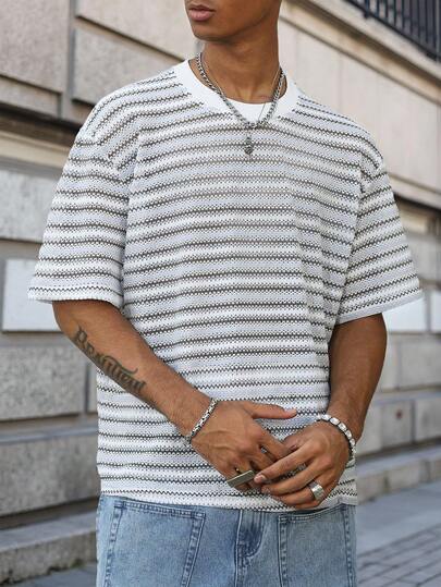 Manfinity Hypemode 男士蓝白深灰多色波浪条纹圆领T恤，春夏皆宜，适合夏季、度假、复古风、外出、派对、节日等场合，也可作为送给男友的礼物。