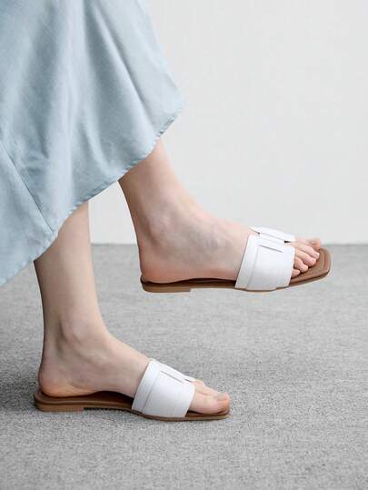 CUCCOO BIZCHIC Outdoor Women's New Flat-Soled Sandals Women, White Simple Word With Square Toe Slippers Women, Thick-Soled Casual Versatile Large And Small Size Women's Shoes To Wear Outside