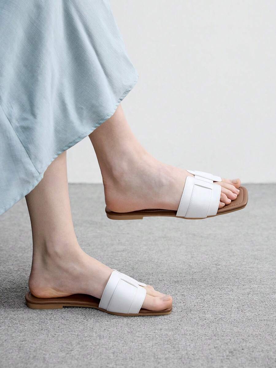 CUCCOO BIZCHIC 户外女士新款平底凉鞋,白色简约方头拖鞋,厚底休闲百搭大小码女鞋,适合户外穿着 - 白色 - 查看 1