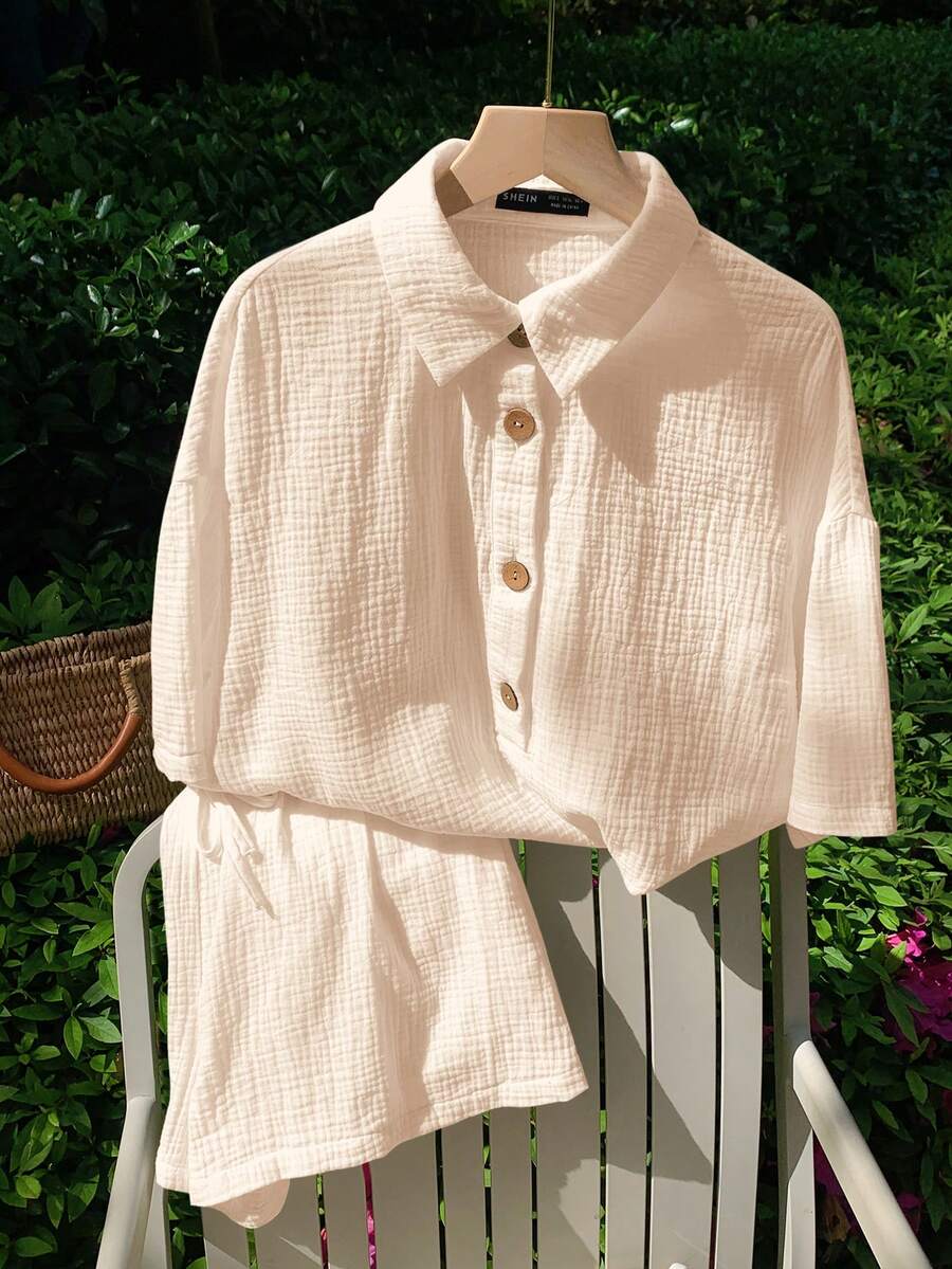 SHEIN EZwear 杏色梭织女士纯色落肩短袖前开襟休闲套装,舒适透气的亚麻衬衫,女士亚麻衬衫两件套,衬衫套装,亚麻短裤套装 - 杏色 - 查看 1