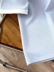 Manfinity Joysei 男士休闲条纹字母 Polo 衫，适合上学和外出穿着 - 淺藍色 - 查看 4