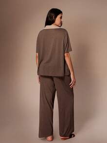 Lazeform Soft & Skin-Friendly Contrast Color French Style Casual Plus Size Women Pajama Set - Coffee Brown - View 4