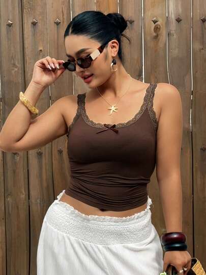 Dazy Plus 弹力修身撞色蕾丝蝴蝶结装饰性感简约露脐吊带背心