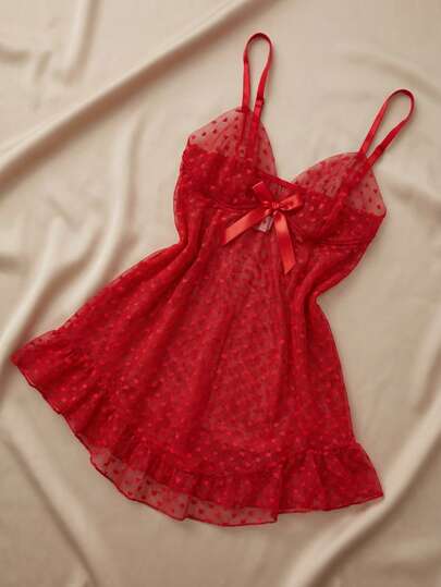 Encaje, delicado, rojo, femenino, este conjunto de lencería es ideal para noches románticas, aniversarios, ocasiones especiales o para consentirse y sentirse atractiva en casa.