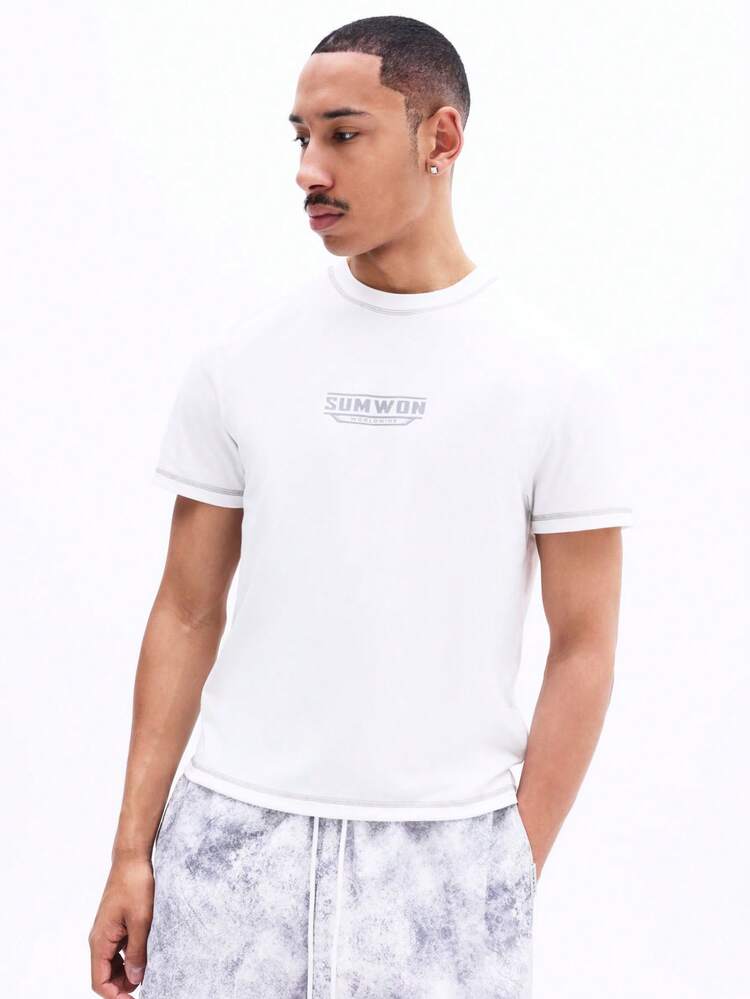 T-shirt à col rond et coupe ajustée avec imprimé sur la poitrine