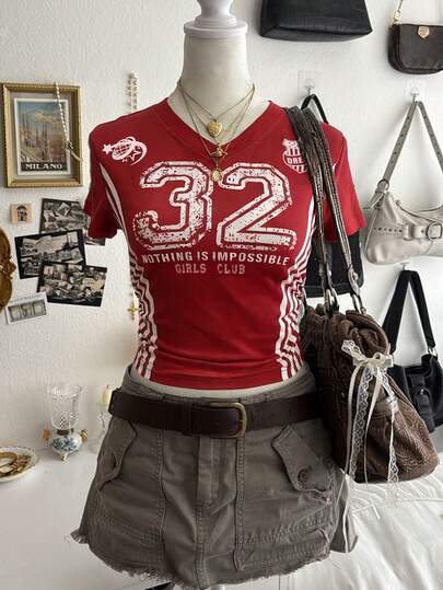 Lalippa Women's Top With Digital Print, Fashionable Sports Top, Digital Print, V-Neck Slim Fit, Stylish And Casual Short-Sleeved T-Shirt, A Unique Gift For Her, 2026 Spring/Summer New Women's V-Neck Short-Sleeved T-Shirt.