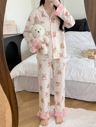 少女春夏休闲家居服套装，包括翻领拼接荷叶边喇叭袖上衣和直筒荷叶边拼接裤，可爱卡通熊蝴蝶结印花撞色两件套家居服