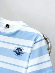 Manfinity Joysei Camiseta casual de hombre a rayas azules y blancas con estampado de letras, adecuada para la escuela, salidas, regalo para amigos, limpia y versátil - Azul - Ver 4