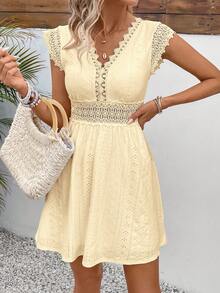 SHEIN Frenchy 女士纯色V领蕾丝边拼接刺绣夏季连衣裙 - 淡黃色 - 查看 6