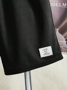 SHEIN طقم قميص كاجوال بأكمام قصيرة وطباعة حرفية مخططة وشورت أحادي اللون لفتيان المراهقين، قطعتان - الأسود - مشاهدة 6