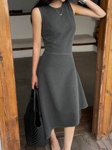 DAZY 女士圆领不对称下摆休闲无袖中长连衣裙 - 深灰色 - 查看 3