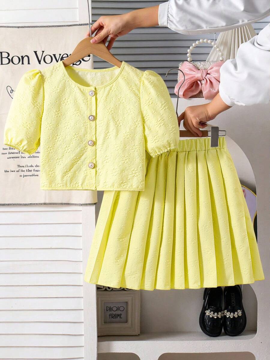 SHEIN 2pcs/Set Pakaian Anak Perempuan Remaja Atasan Rajut Jacquard Kuning, Kardigan Kancing Mutiara, dan Rok Lipit, Palet Warna Musim Panas yang Lembut, Musim Panas - Kuning - View 1
