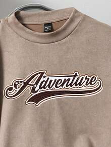 Manfinity Joysei 男士休闲字母刺绣卡其色麂皮宽松T恤，宽领设计，适合春夏穿着 - 卡其色 - 查看 2