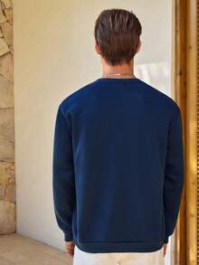 Manfinity CityGents 宽松男士字母印花连帽衫，长袖，适合秋季穿着。 - 藏蓝色 - 查看 2