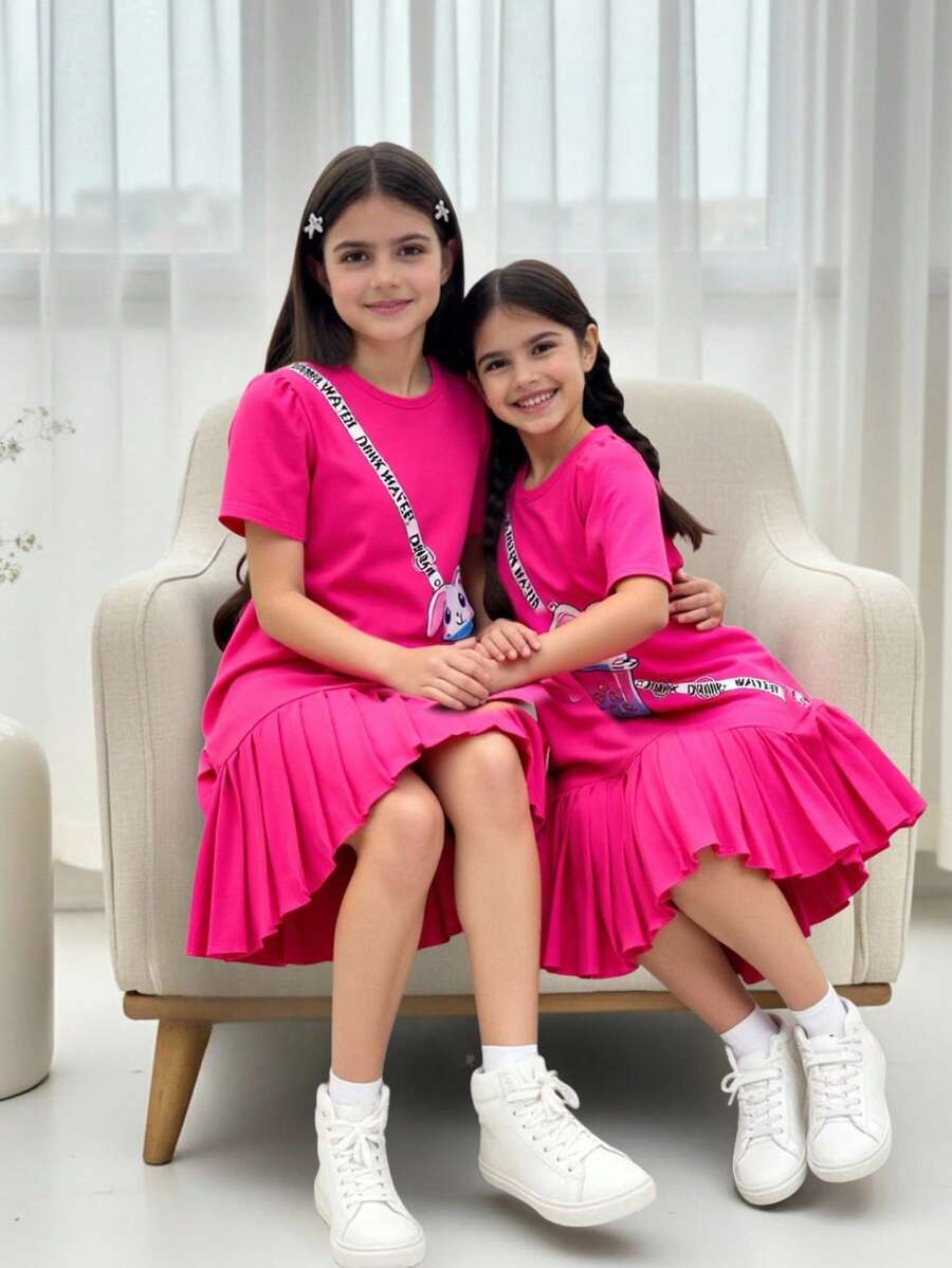 SHEIN Vestido de manga abullonada de cuello redondo y bajo plisado de letra de verano con dibujo animado de conejo para niña preadolescente - Rosa Fucsia - Ver 1