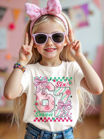 SHEIN 白色时尚彩色棋盘格67数字、六七、蝴蝶结、星星、人脸图案印花休闲圆领短袖T恤，适合春夏日常穿着、外出、街头摄影、嘻哈、时尚女孩、休闲装、儿童67数字、星星、人脸图案T恤、新款、返校季、观点、时尚