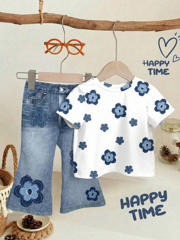 SHEIN 可爱复古牛仔碎花图案女童休闲宽松短袖圆领T恤和喇叭裤两件套，适合日常穿着、春夏穿搭，舒适百搭，春夏叠穿，时尚女童，休闲装扮，儿童复古碎花图案服装，返校季、休闲度假风