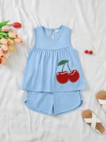 SHEIN Genkimix Kids 两件套女童无袖短裤套装，浅蓝色牛仔面料，饰有3D樱桃刺绣，甜美清新的泡泡裙短裤。适合夏季室内休闲穿着，可爱樱桃无袖上衣和短裤套装。 - 藍色 - 查看 4
