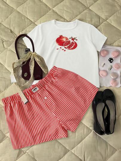 Sweetra Conjunto informal de 2 piezas de mujer talla grande con camiseta de manga corta de cuello redondo con estampado de granada y pantalones cortos a cuadros