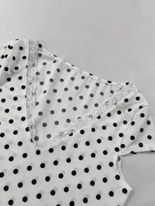 Rina Fox 大码女装春夏新款T恤，四季皆宜的基础款T恤，甜美波点蕾丝边V领短袖T恤，可爱褶皱印花T恤，简约白色休闲上衣，复古印花T恤，白色T恤，夏季休闲T恤，适合派对、日常穿着，性感百搭，返校季推荐，购物、上学、外出、旅行皆宜 - 黑與白 - 查看 3