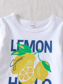 SHEIN Vintaside Kids 两件套婴儿幼儿男童水果字母休闲短袖上衣和格子裤套装，适合夏季、居家和旅行。婴儿T恤、婴儿服装、婴儿套装、男童夏季服装、男童水果主题格子裤。 - 藍白色 - 查看 13