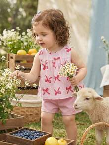 SHEIN 女婴白色纯色提花纹理面料圆领无袖露脐褶皱背心，饰以彩色波点印花，搭配粉色弹力腰舒适简约短裤，休闲度假装扮，春夏皆宜。 - 粉色 - 查看 1