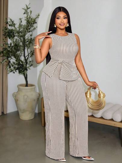 SOLERSUN Conjunto de dos piezas de moda casual, sexy y elegante para mujer de talla grande para primavera y verano: top sin mangas con cuello redondo y cintura entallada con dobladillo de corte irregular, pantalones holgados de pierna ancha de tela de punto a rayas en color melocotón y negro, adecuado para compras, citas, festivales de música, Día del Maestro, vuelta al cole.