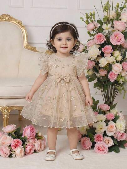 Babygirl Cute & Elegant Floral Embroidered Mesh Short Sleeve Dress Elegant Cute Mesh Dress For Baby Girl Baby Girl Fluffy Dress Newborn Baby Girl Dress Luxury Baby Girl Dress Baby Girl Dress Baby Girl Tulle Dress  Babygirl Lovely Summer Floral Lace Collar Short Sleeve Mini Dress Baby Girl Loose Cute Stand Collar 3D Flower Rose Embroidery Mesh Sleeveless Back Bow Midi Dress, Apricot And Champagne, Suitable For Wedding, Flower Girl, Birthday Party