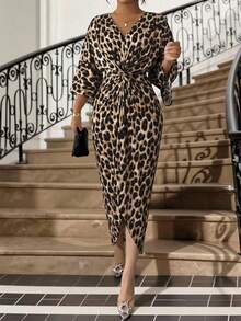 SHEIN Lady 大码V领七分袖系腰时尚夏季豹纹连衣裙 豹纹连衣裙 猎豹纹连衣裙 动物纹连衣裙 女装 - 彩色 - 查看 6