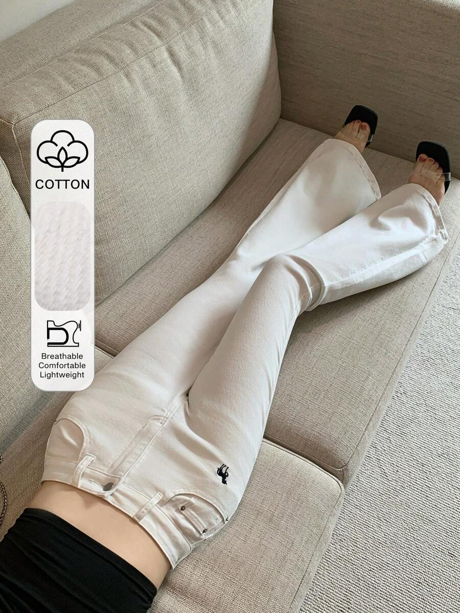 DAZY Jeans acampanados de mujer con elegante patrón de bordado en contraste blanco, para primavera/verano - Blanco - Ver 1