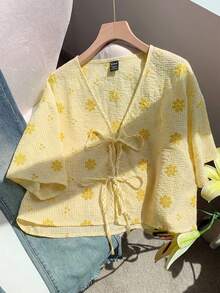 SHEIN EZwear Áo kiểu nữ cỡ lớn màu vàng mù tạt kẻ caro thêu hoa, cổ buộc dây, thích hợp cho đầu mùa thu. - Màu vàng ngỗng - Xem 7