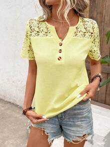 Breezaya 女士撞色蕾丝V领纽扣设计短袖T恤 - 黃色 - 查看 3