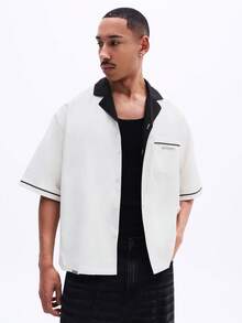 SUMWON Camisa de manga corta con botones, cuello de contraste y bolsillo en el pecho, corte recto, para hombre, de uso casual en primavera y verano - Blanco y Negro - Ver 1